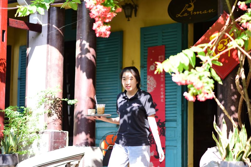 Chopt front of house team member